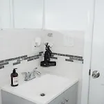 Noir2 Brighton Beach 2Min Walk To Ocean & Subway Chic Stay